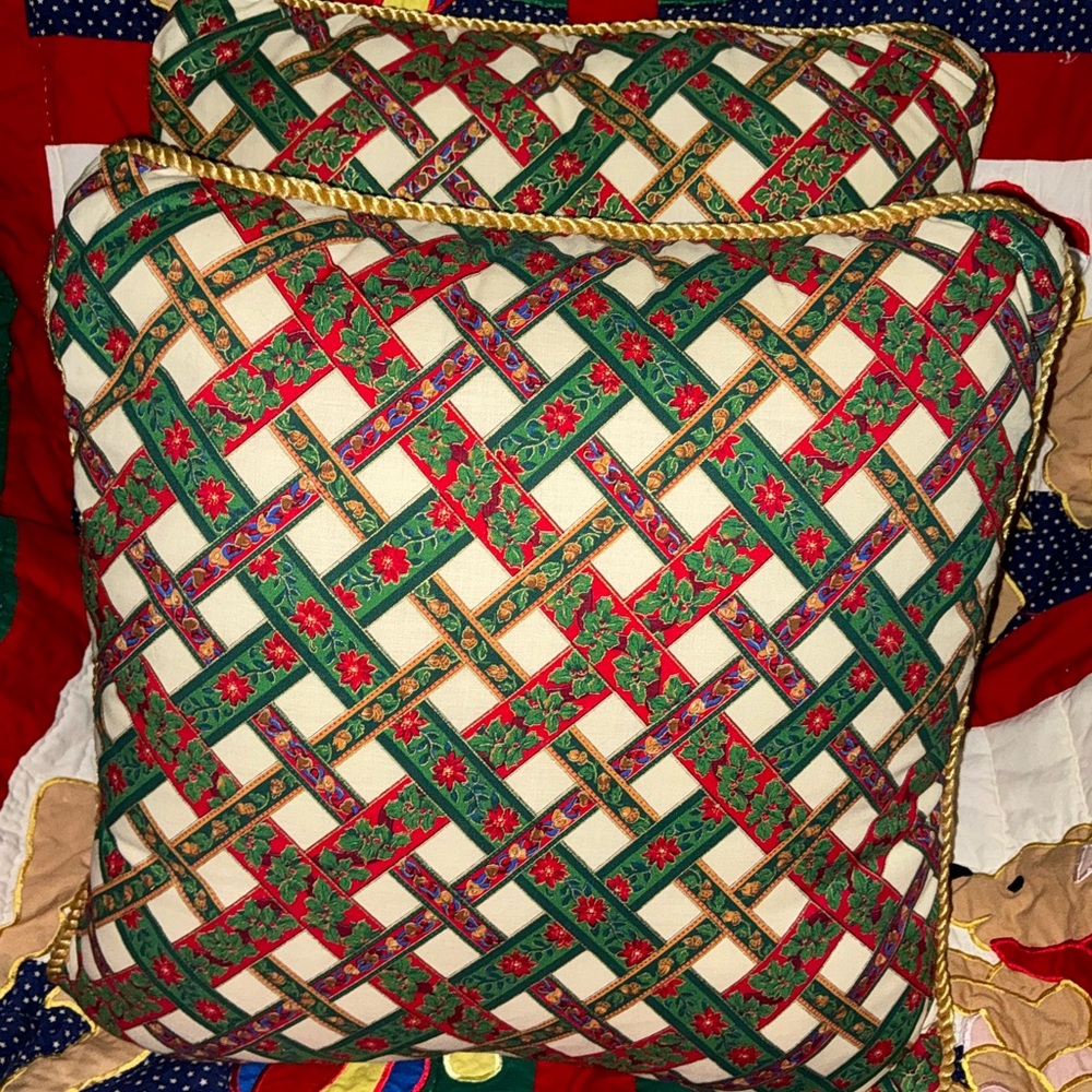 Christmas 🎄 Throw Pillow 15” x 16” - Picture 2 of 5